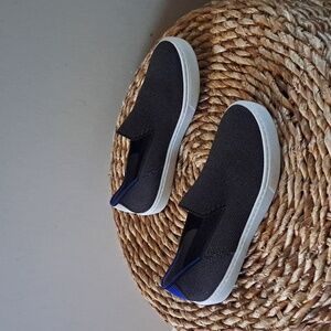 Rothy's Youth Unisex Slip-On Sneaker Loafers Dark Grey Knit Upper/White Soles S2